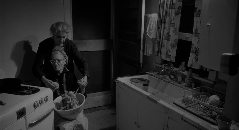 Grandma makes the salad. Grandma makes the salad.